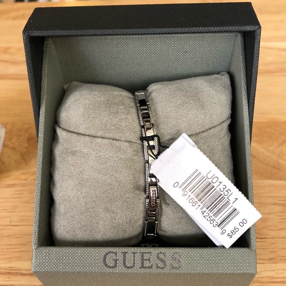 *SOLD*BNIB NWT Women’s Guess Dress Watch - Picture 2 of 8